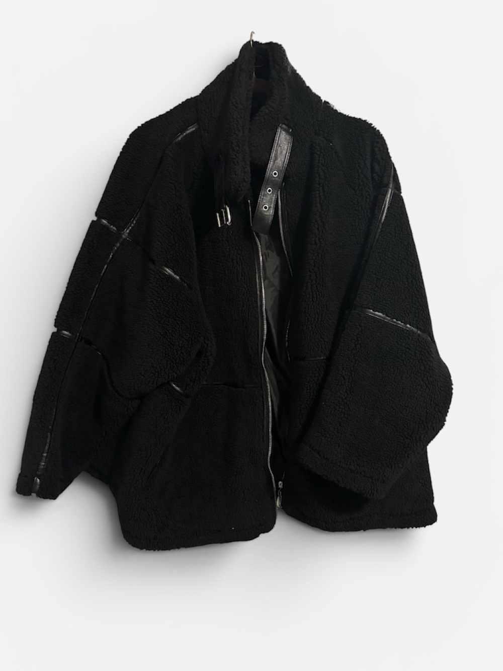 Boohoo- Black Sherpa Zip Jacket with Leather Trim